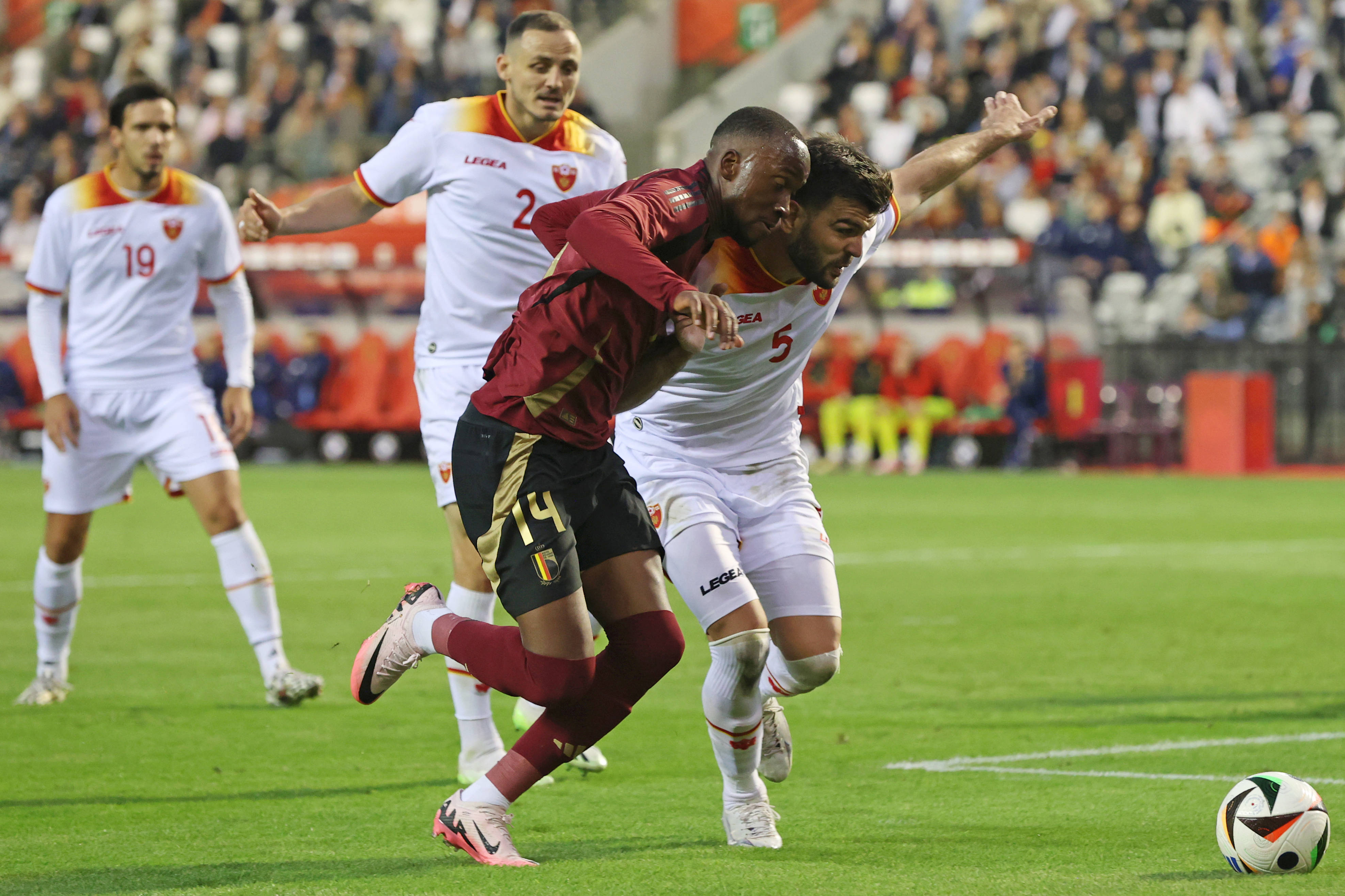 包含比利时足球队喜获胜利,场上斗志昂扬的词条 包含比利时足球队喜获胜利,场上斗志昂扬的词条