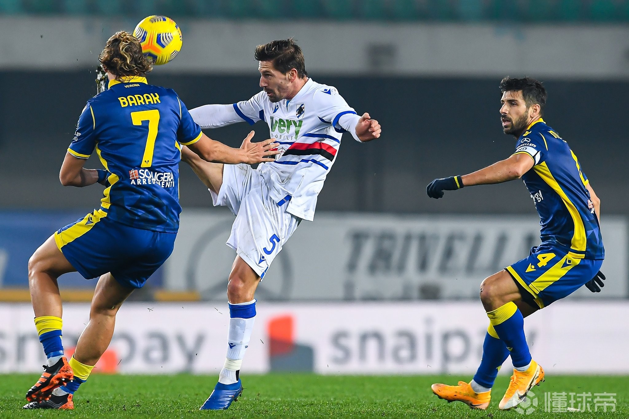 亚琛击败奥格斯堡，取得关键的三分