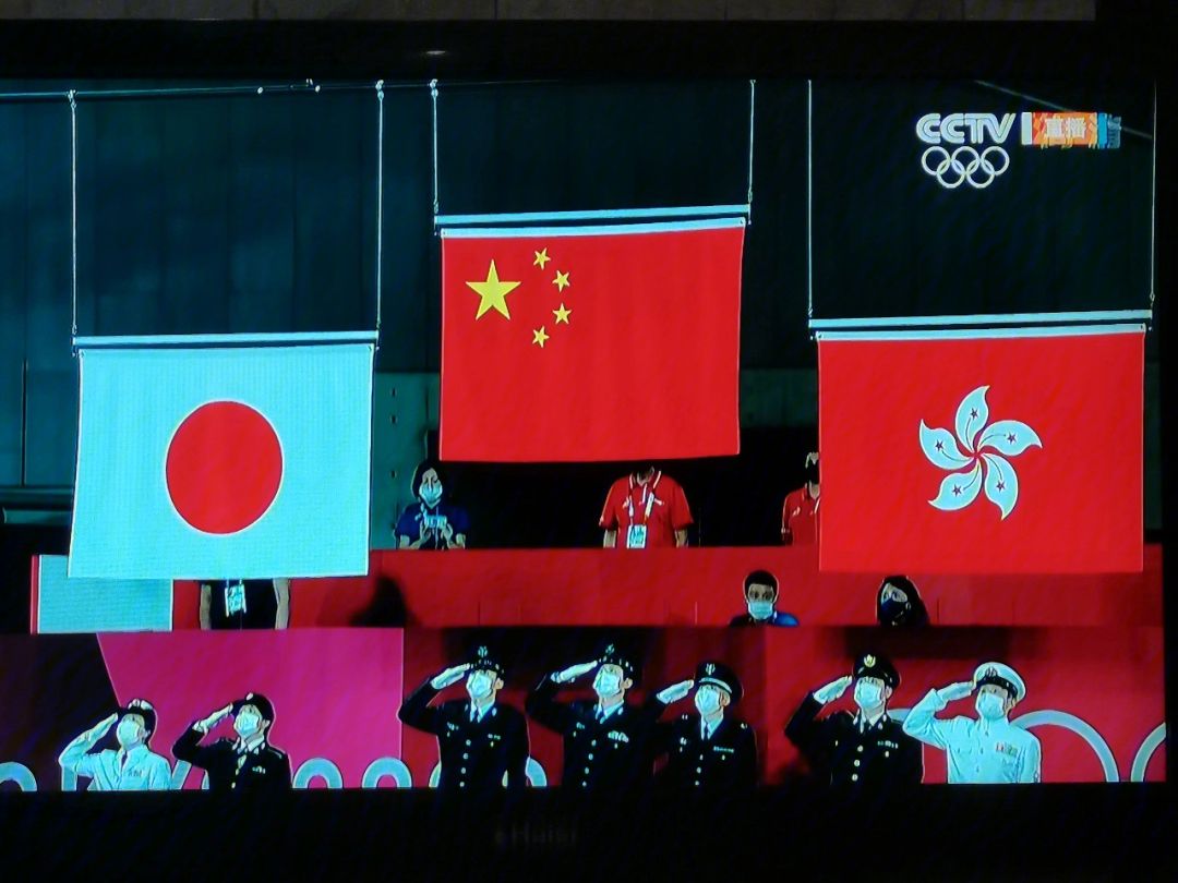 某队在大赛中披荆斩棘,最终夺得荣耀 某队在大赛中披荆斩棘,最终夺得荣耀