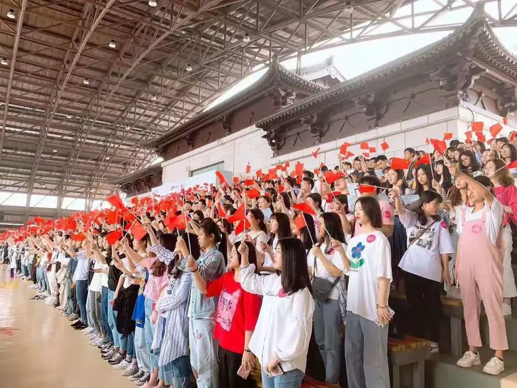 九游娱乐-包含筑梦之战，球场上的精彩表现让人心潮澎湃的词条