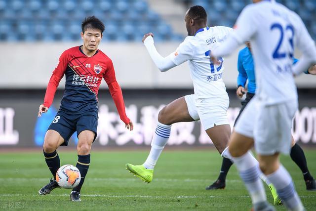 苦战遥遥!河南建业迎战青岛黄海险胜争夺 苦战遥遥!河南建业迎战青岛黄海险胜争夺