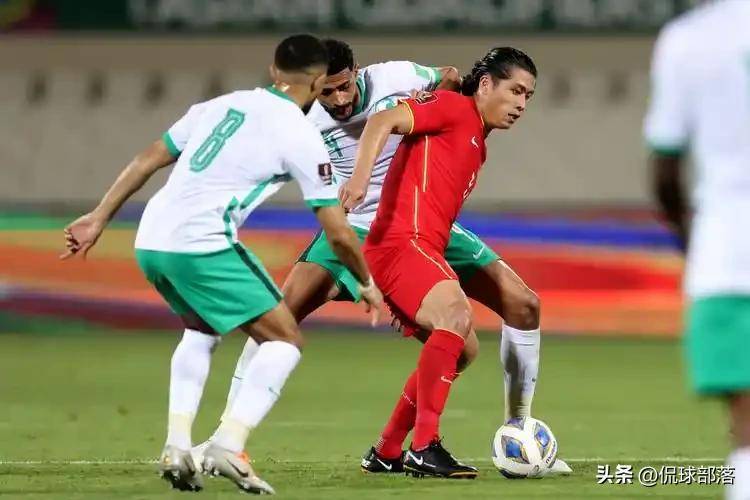 九游体育APP下载-沙特阿拉伯球队在比赛中压倒对手