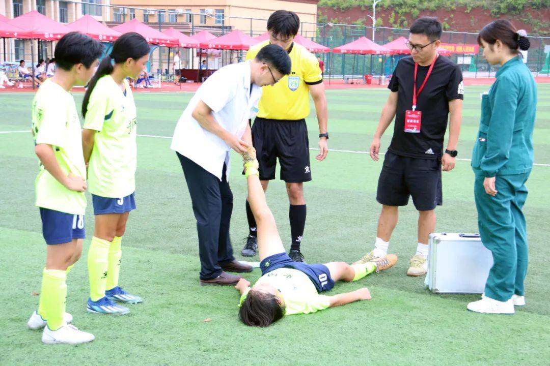 九游官网-一场激动人心的足球对决，场面惊心动魄，现场观众充满期待的简单介绍