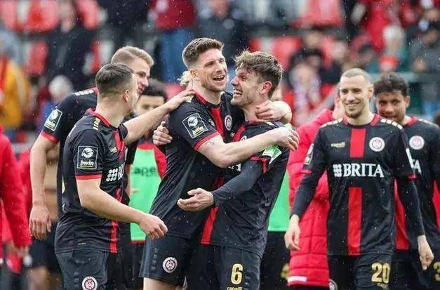 九游娱乐app下载-爵士队防守出色，稳守队伍排名