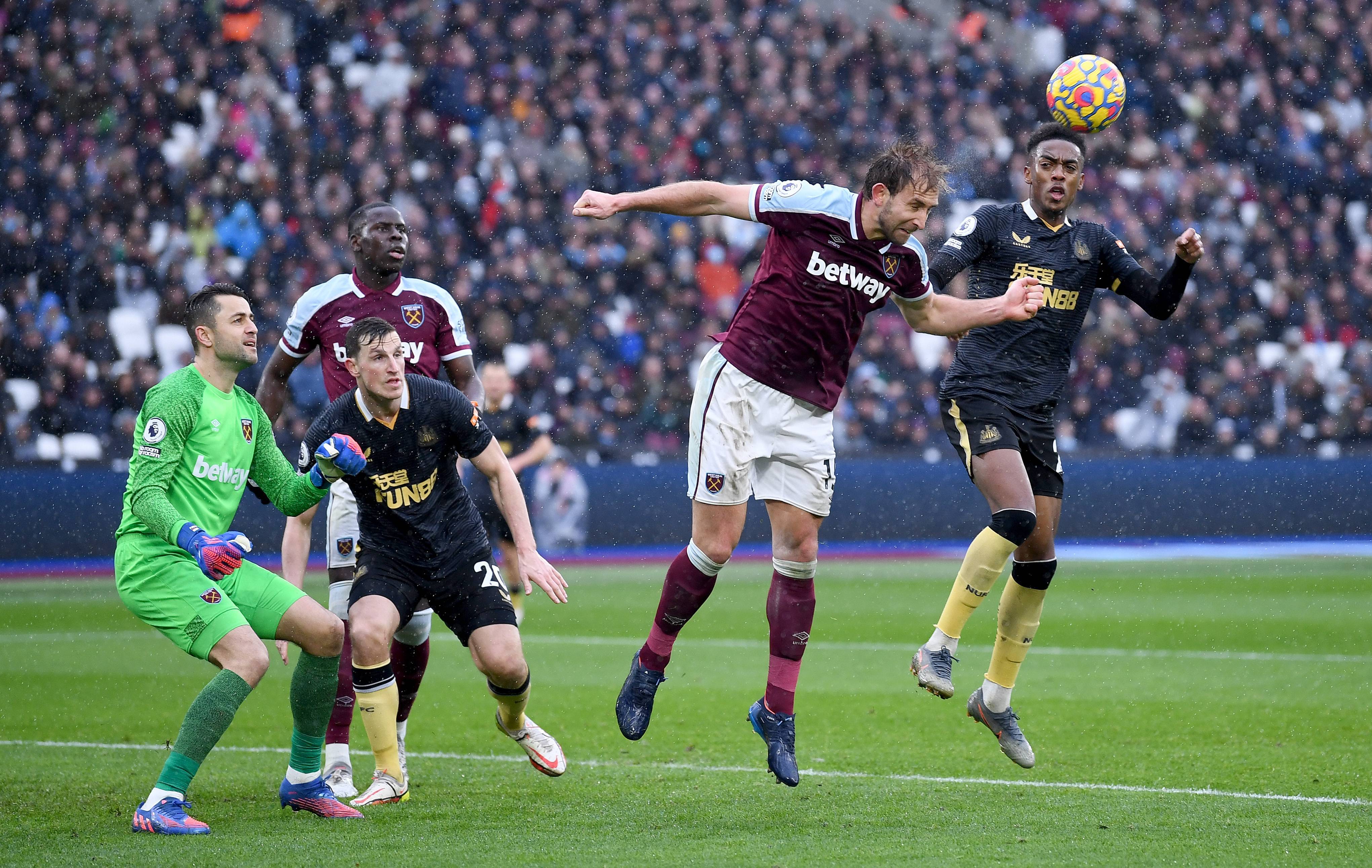 汉堡球迷热情助威,球队取得胜利的简单介绍 汉堡球迷热情助威,球队取得胜利的简单介绍