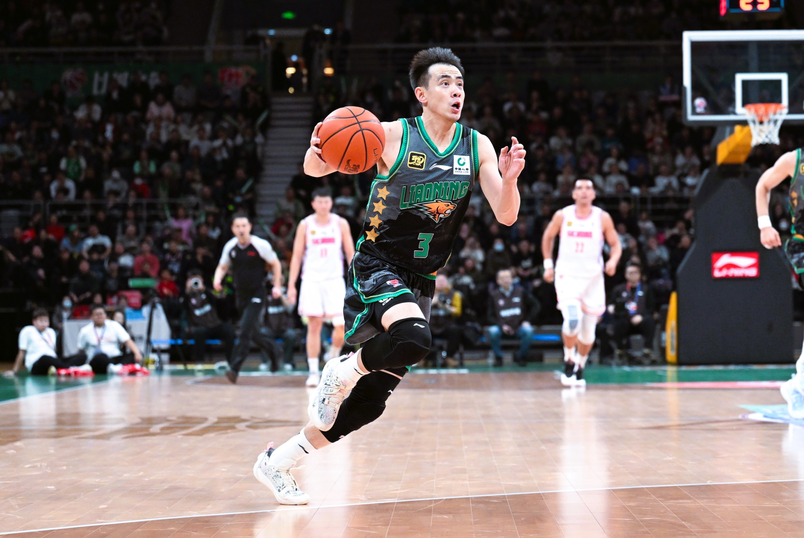 辽宁男篮加入了不败的行列,赢得了胜利 辽宁男篮加入了不败的行列,赢得了胜利