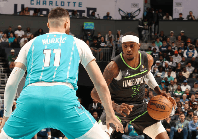 快船再次击败凯尔特人，豪取胜利