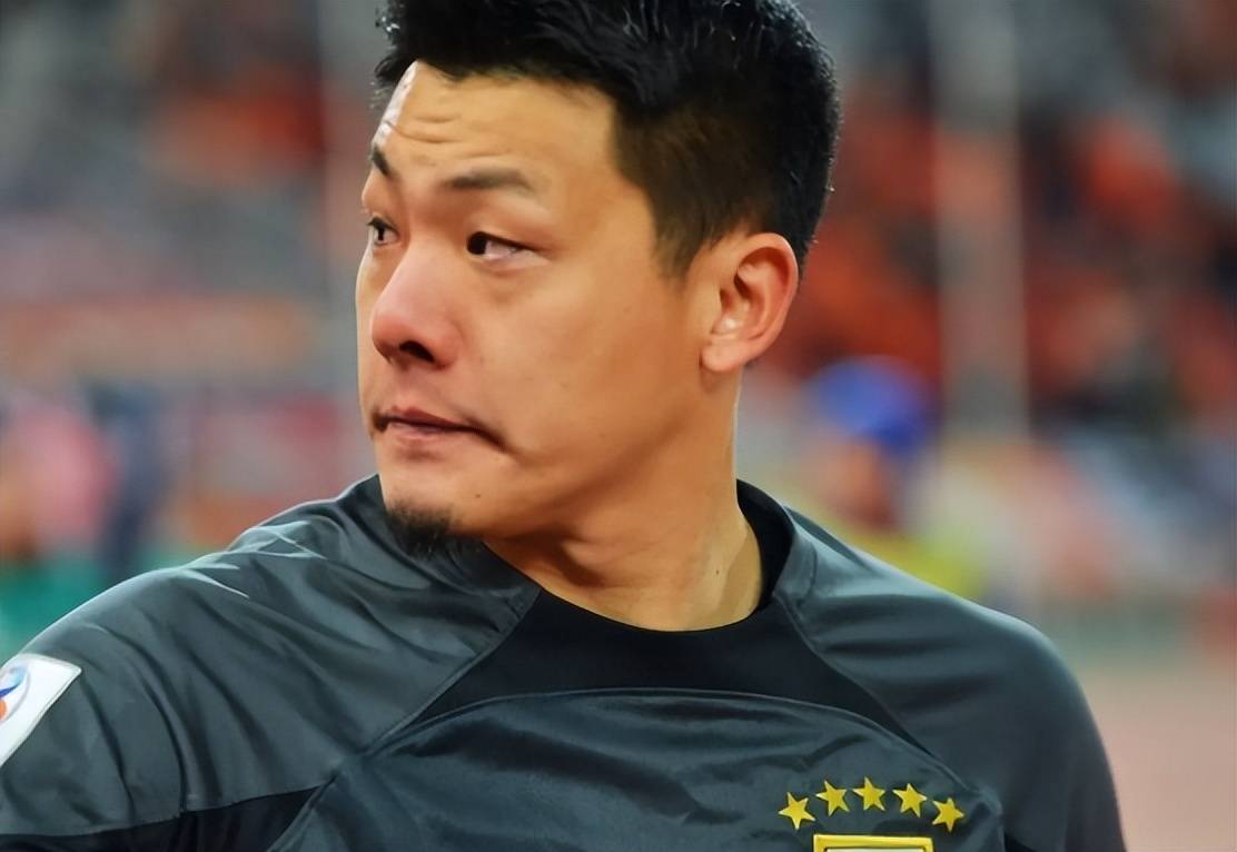 申花队长解约,引发球队动荡 申花队长解约,引发球队动荡