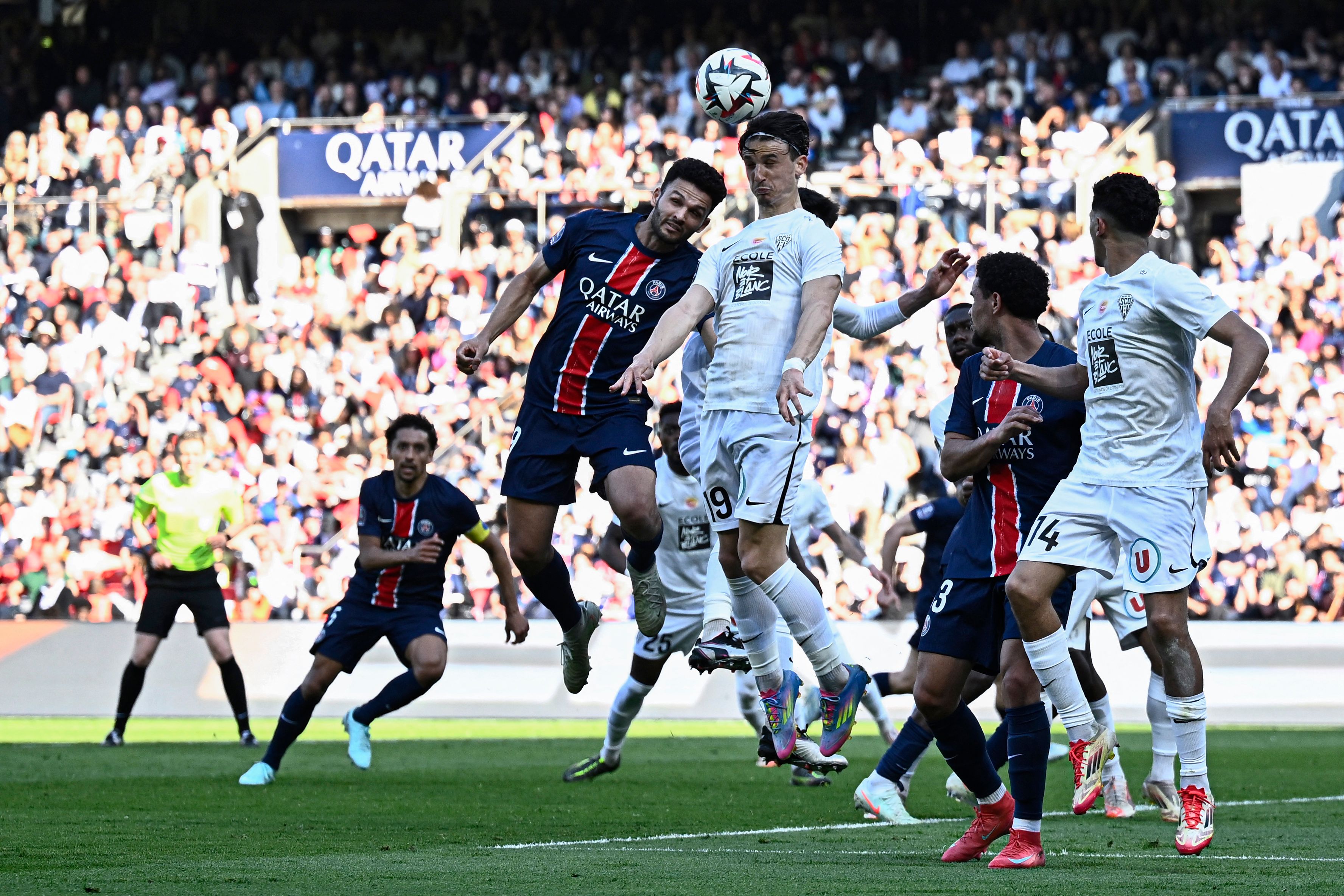 九游app下载-巴黎圣日耳曼逆袭一击，携手晋级，成功夺冠的简单介绍