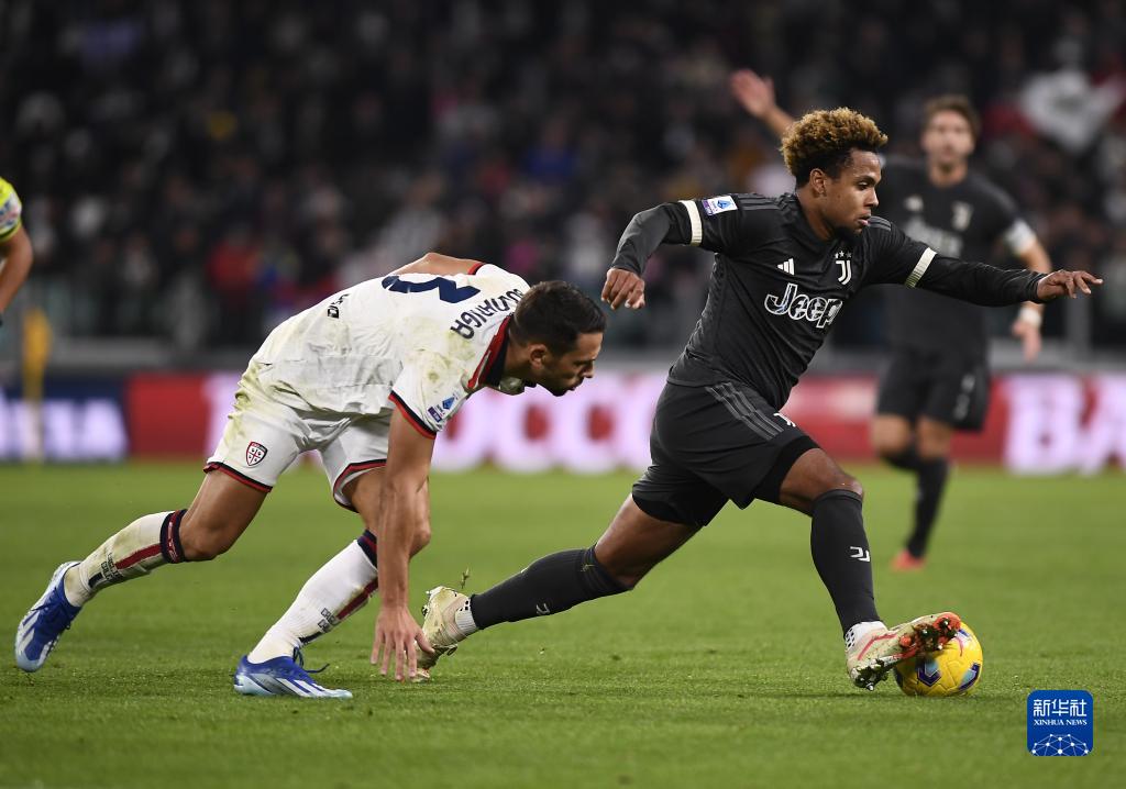 九游娱乐网站-尤文图斯球员努力拼抢，创造多次威胁