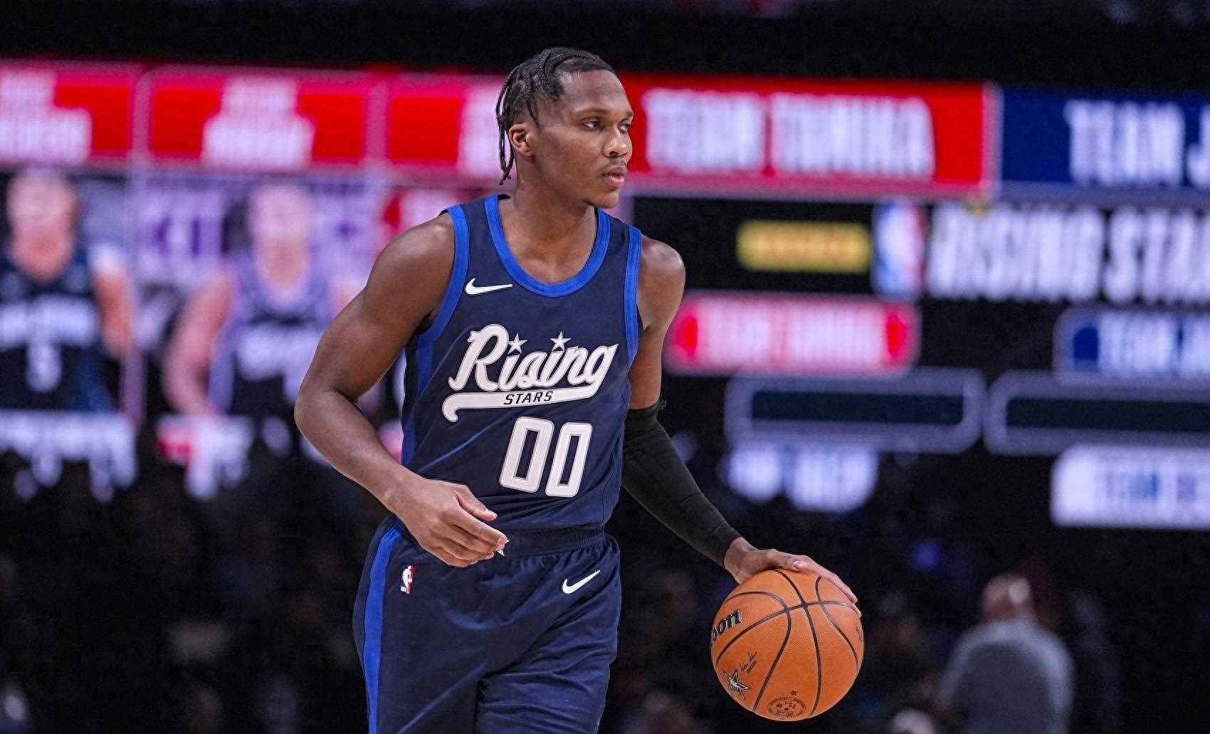 南亚篮球明星斩获赛季MVP 南亚篮球明星斩获赛季MVP