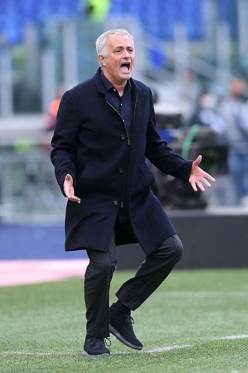 切尔西主场惨败!穆里尼奥遇困难 切尔西主场惨败!穆里尼奥遇困难