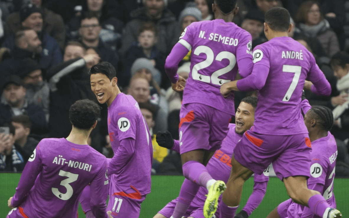 格拉纳达球迷狂欢,球队连续获胜 格拉纳达球迷狂欢,球队连续获胜