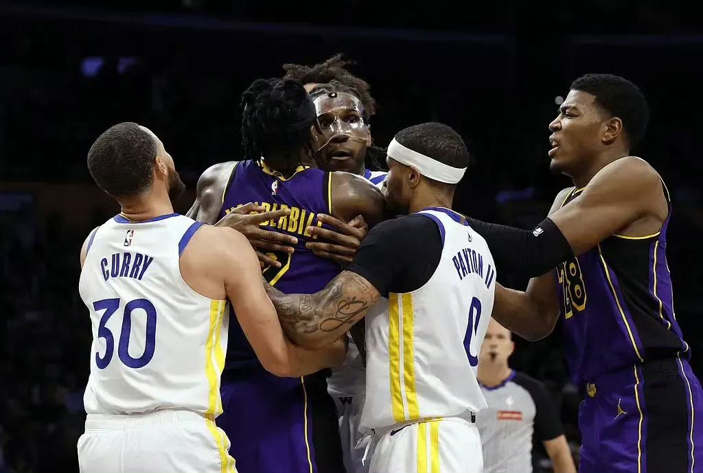 包含丹斯鲁恩队重返胜利,球员全力备战下一轮的词条 包含丹斯鲁恩队重返胜利,球员全力备战下一轮的词条