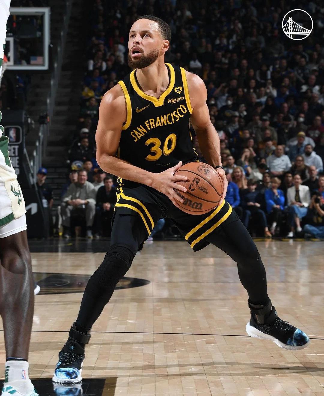 九游官网-关于勇士队遭遇强劲对手，雄鹿队逆袭夺胜的信息