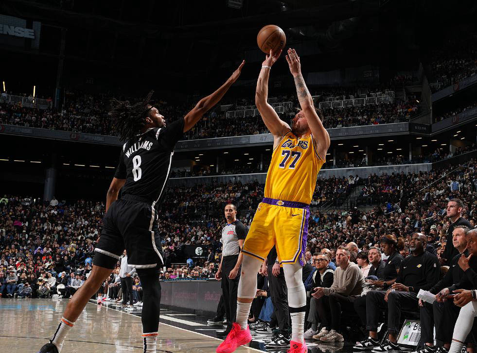 篮网关键进攻失误,导致比赛失利 篮网关键进攻失误,导致比赛失利