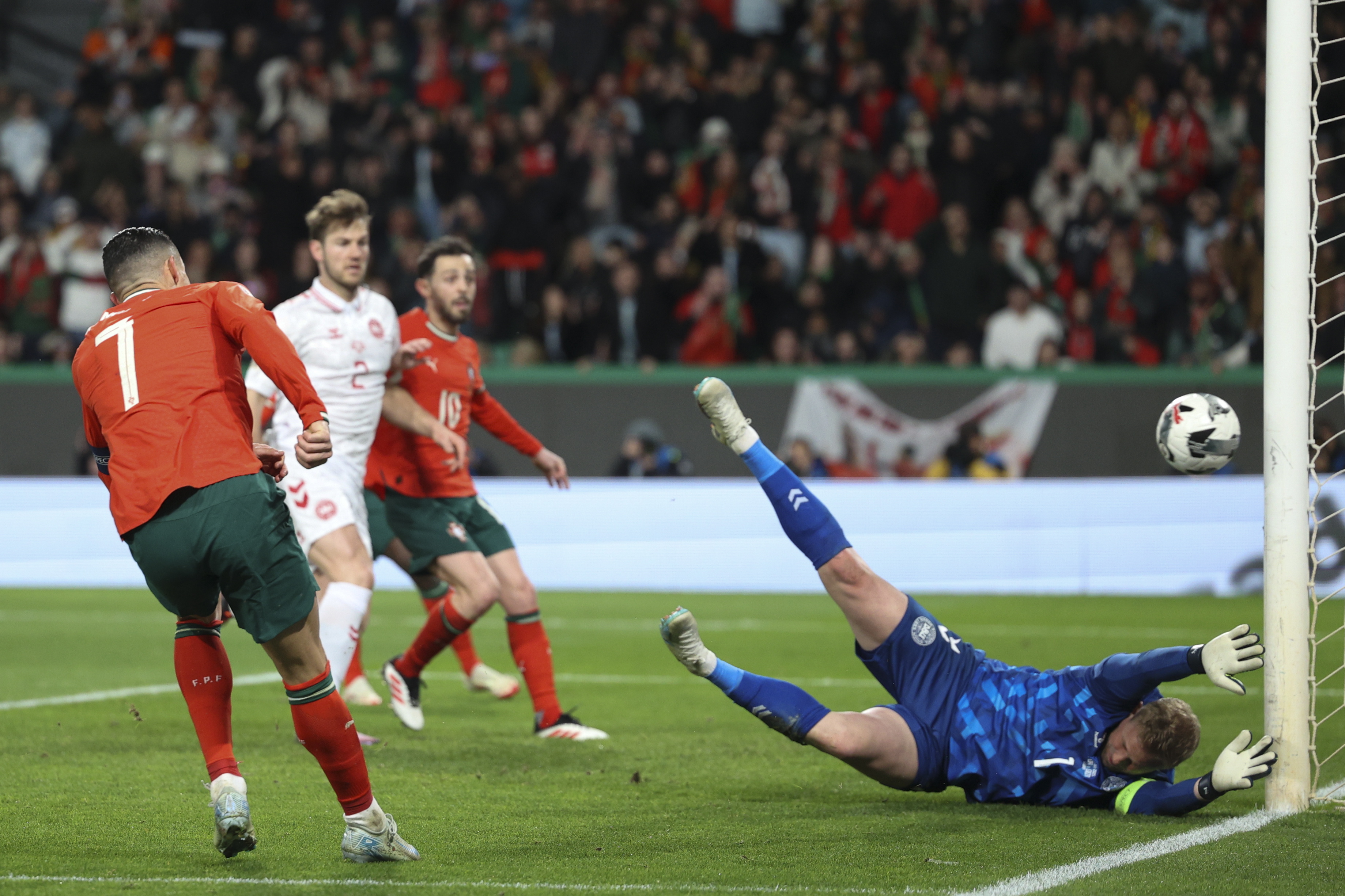 九游体育直播-包含英格兰队大胜晋级，欧国联杯赛英勇前行的词条