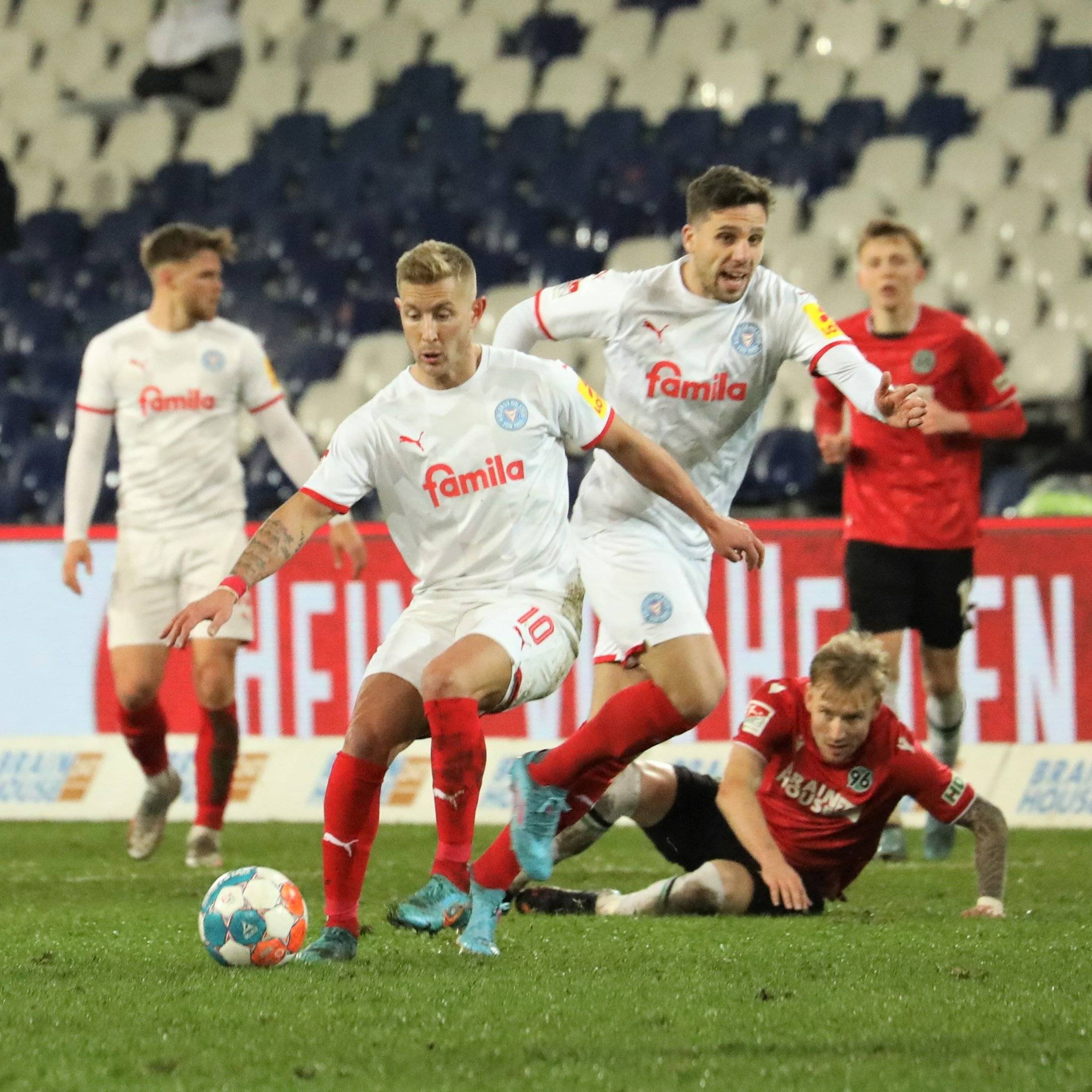 九游娱乐网页-沙尔克连败影响士气，战平汉堡待考验