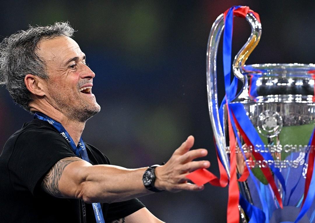 九游体育-华尔士戴维斯梅开二度，助热刺胜利