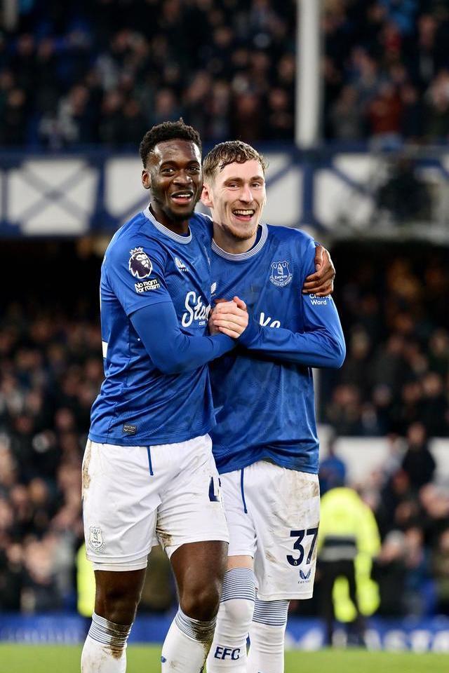 埃弗顿抢分成功,保住中游席位 埃弗顿抢分成功,保住中游席位