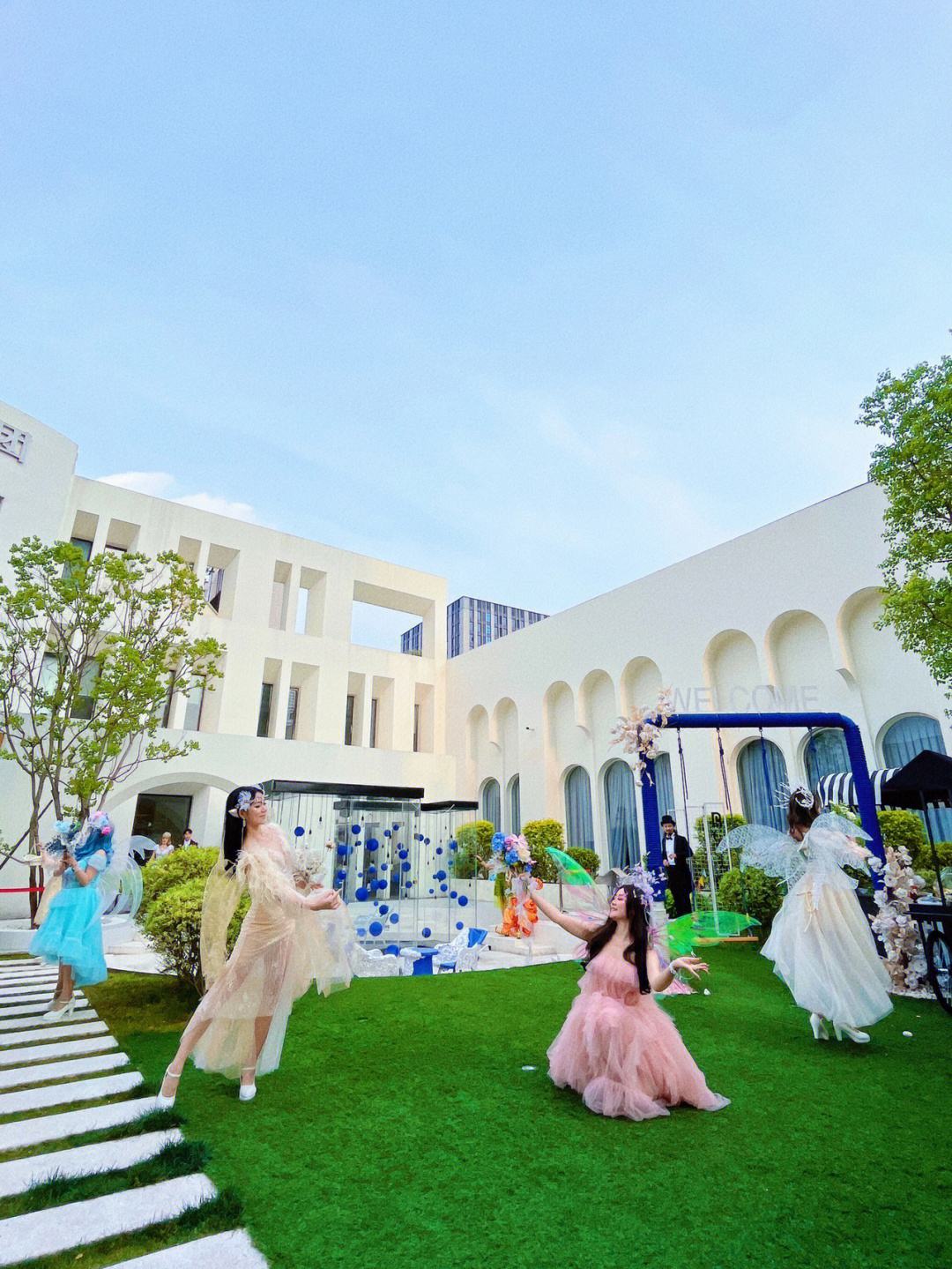 九游娱乐官方-嘉年华般的封闭场地跳马比赛引发阵阵掌声