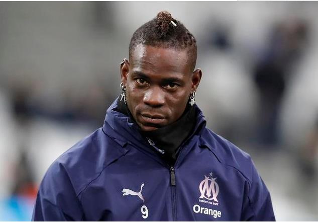 马赛队在比赛中展现出色表现 马赛队在比赛中展现出色表现