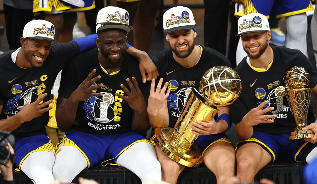 九游娱乐官方网站-传奇球员受邀出席球衣退役仪式