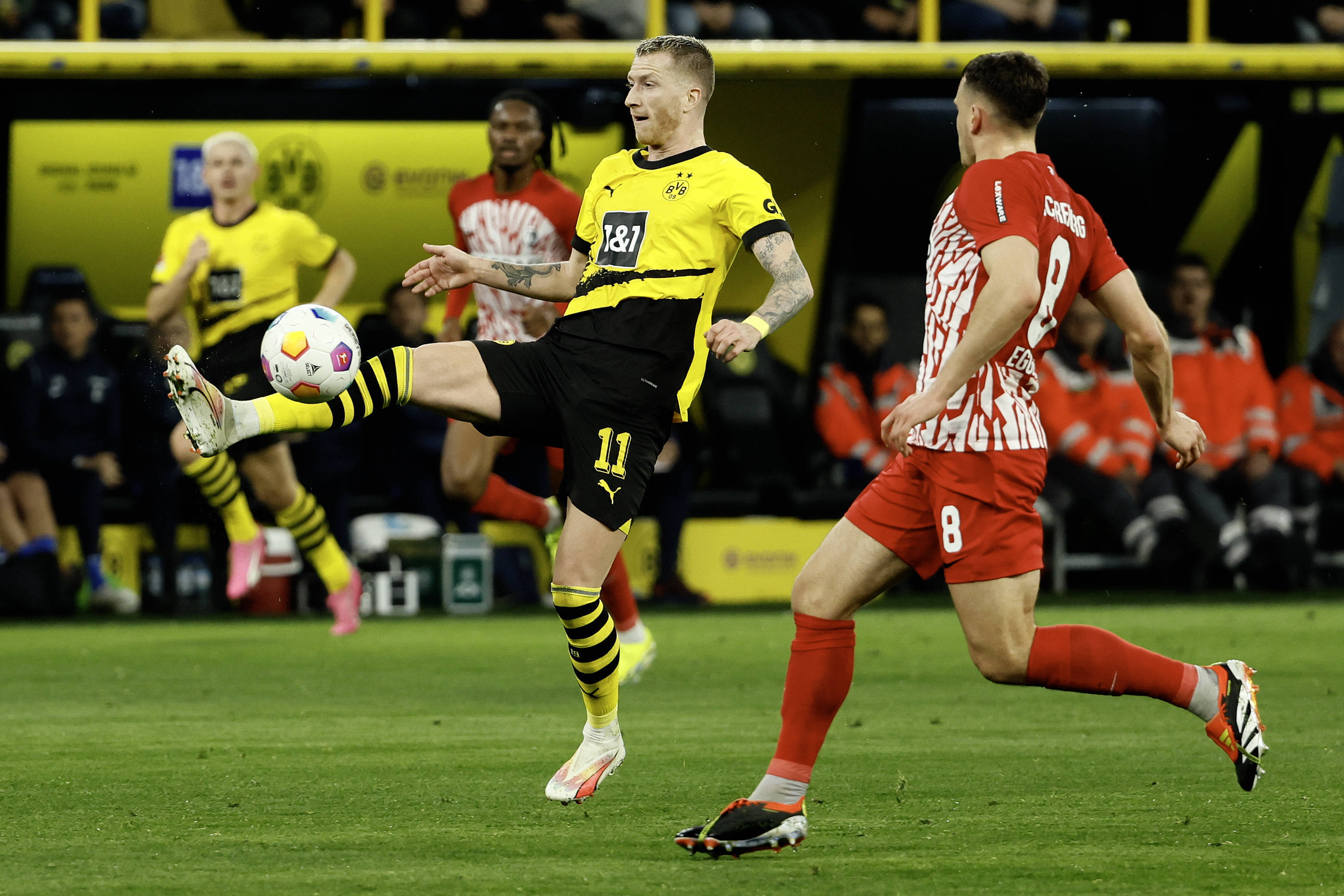 九游娱乐网站-沃尔夫斯堡主场大胜，稳固联赛前列位置