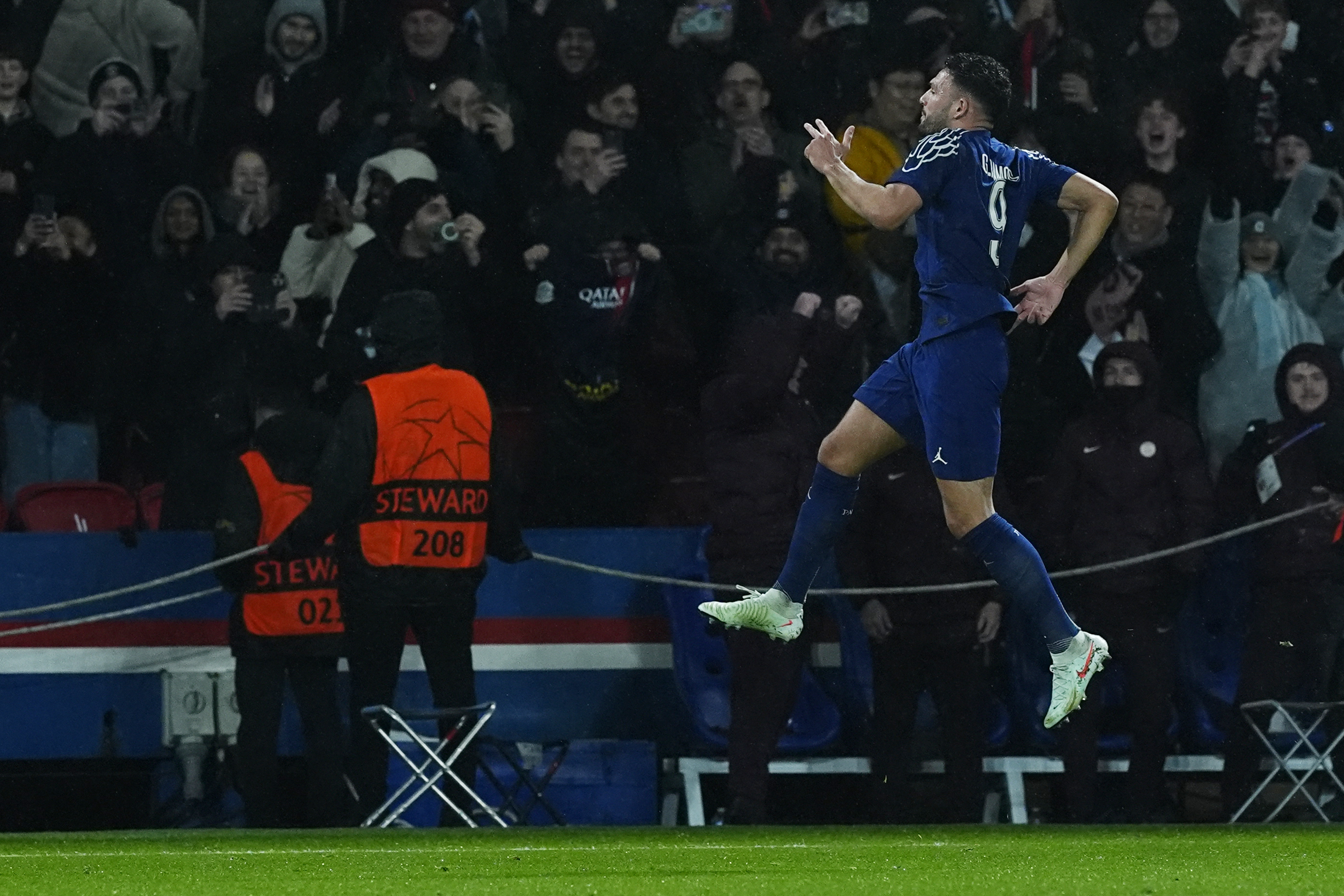 曼城痛失胜机,欧冠前景蒙上阴影 曼城痛失胜机,欧冠前景蒙上阴影