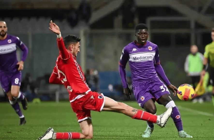 佛罗伦萨士气高涨,冲击联赛前列 佛罗伦萨士气高涨,冲击联赛前列