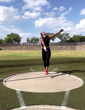 铁饼比赛场上铁饼飞了起来风云突变 铁饼比赛场上铁饼飞了起来风云突变