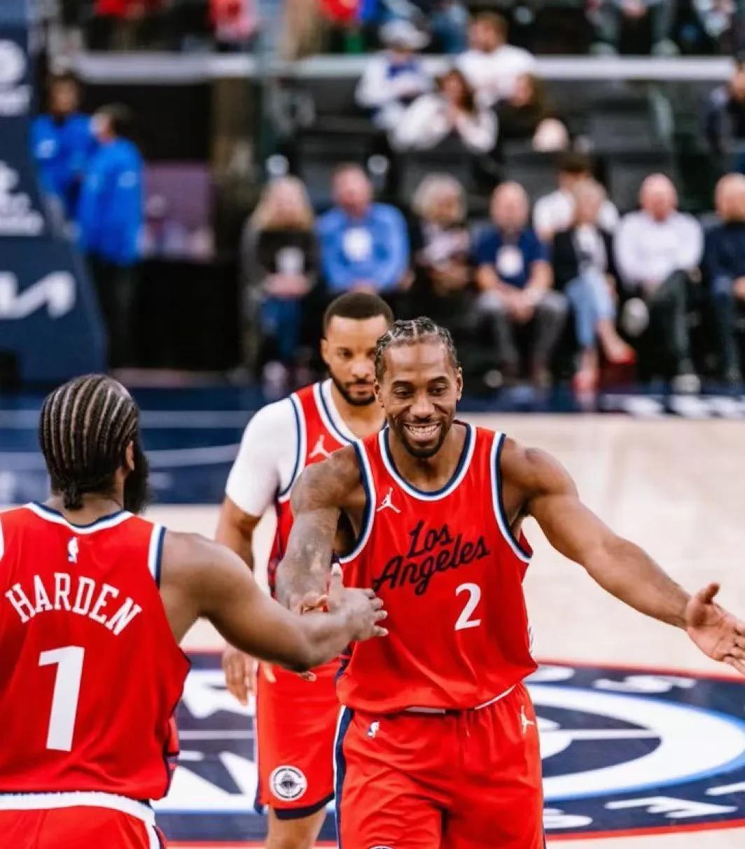 快船火力全开,伦纳德获44分绝杀,战胜快船拿下四连胜 快船火力全开,伦纳德获44分绝杀,战胜快船拿下四连胜