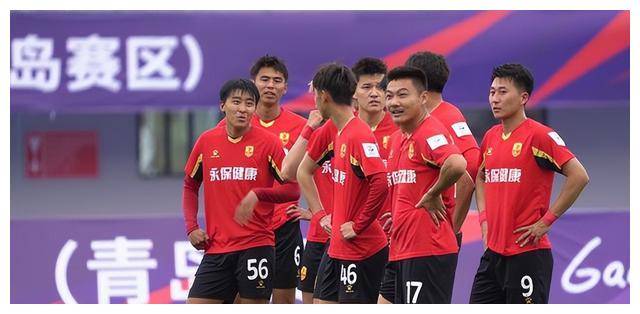 足球擂台赛势均力敌,胜负难定 足球擂台赛势均力敌,胜负难定