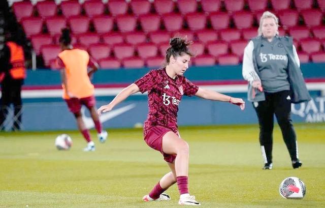 九游体育-巴黎圣日尔曼女足球员分享日常训练心得