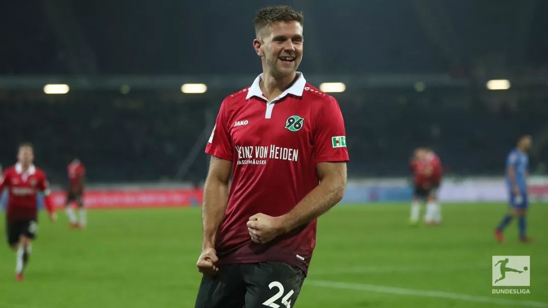 九游体育-汉诺威客场告捷，德甲争冠局势稍现曙光