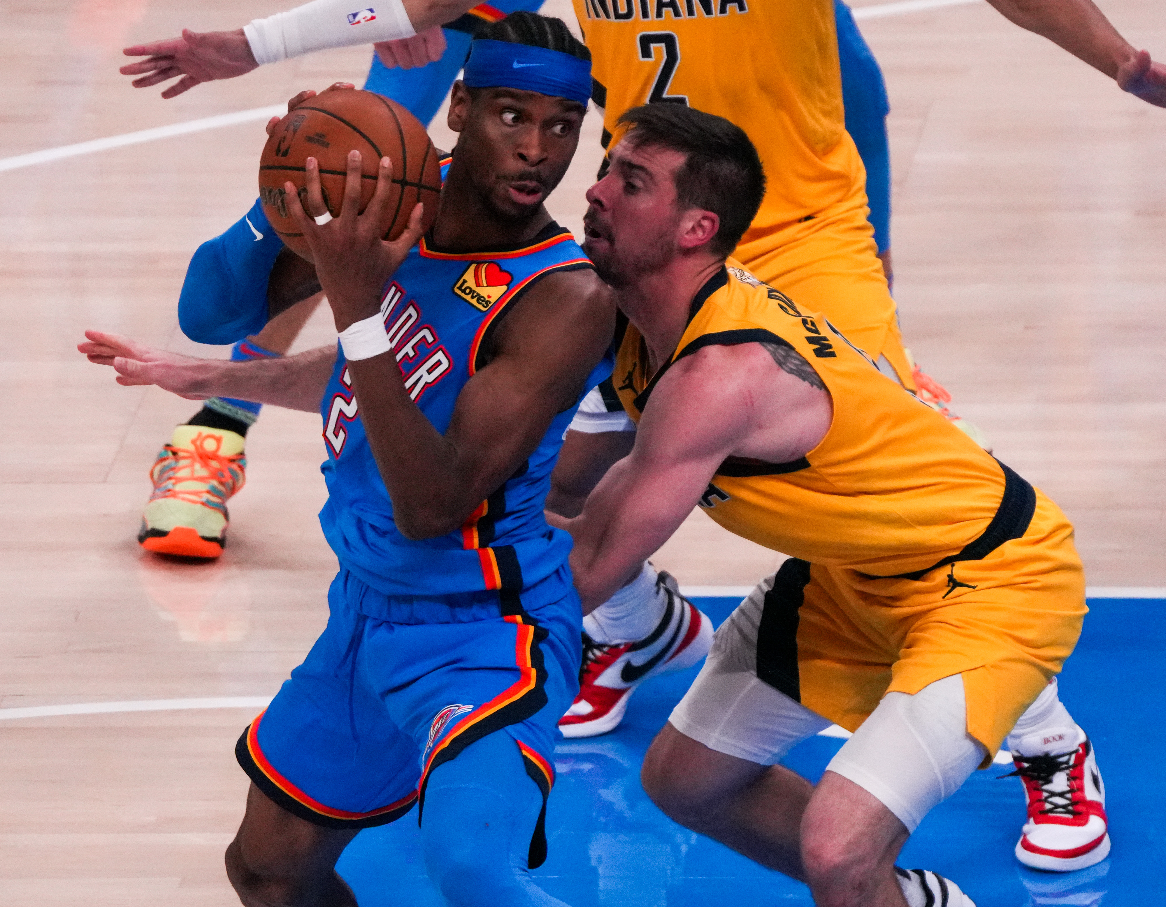 雷霆战胜对手,继续征战季后赛 雷霆战胜对手,继续征战季后赛