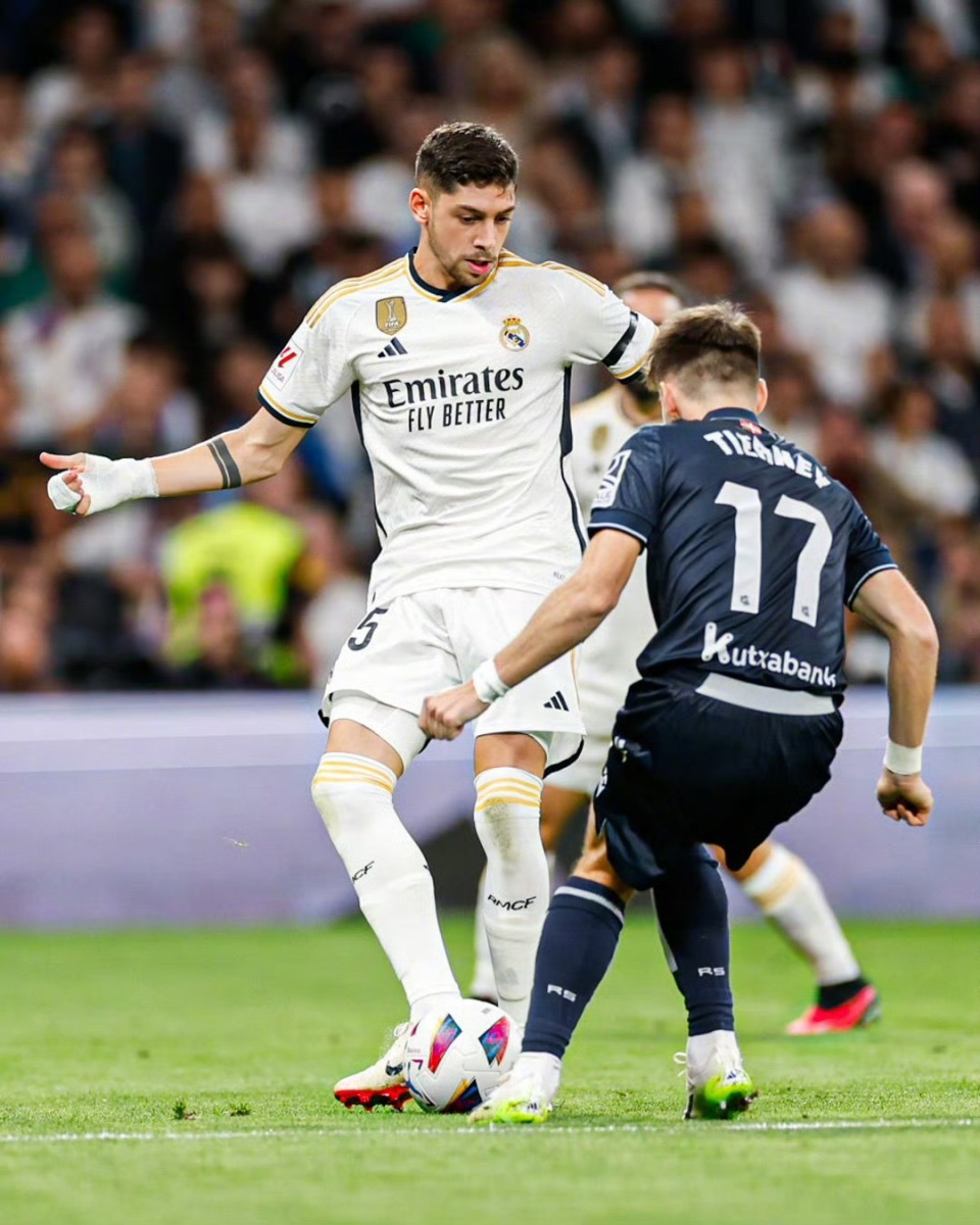 铁腰吊威,皇马中场施展神迹 铁腰吊威,皇马中场施展神迹