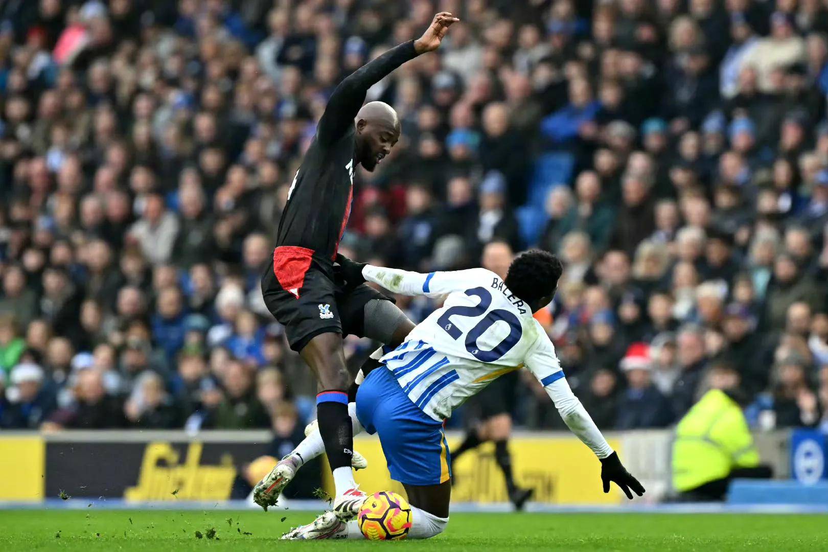 曼联客场大胜,布莱顿露出破绽 曼联客场大胜,布莱顿露出破绽