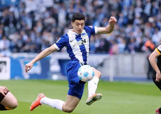 柏林赫塔抢分成功,逐步向前迈进 柏林赫塔抢分成功,逐步向前迈进