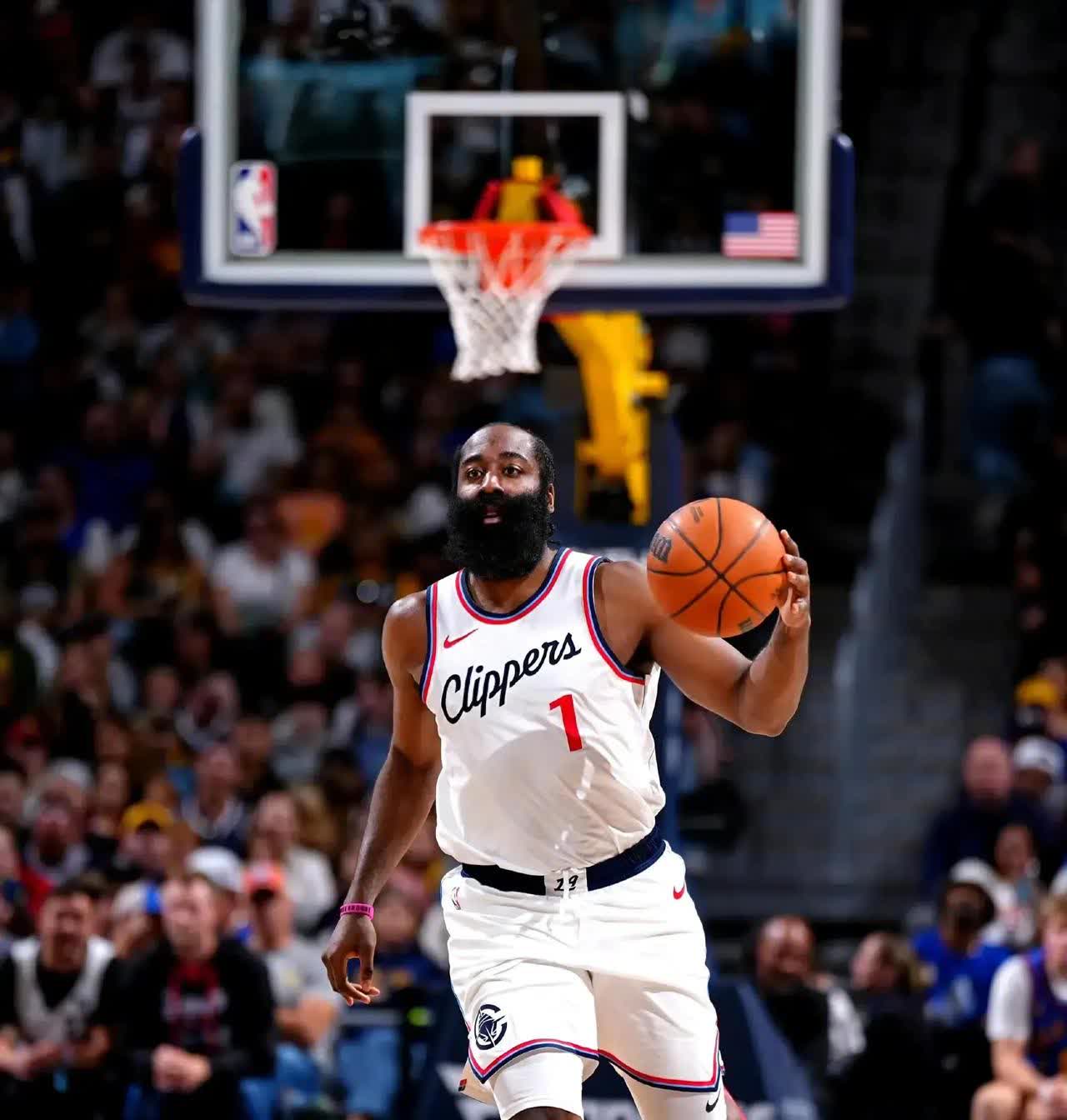 九游娱乐网站-快船后卫受伤病魔困扰，球队战力再受打击