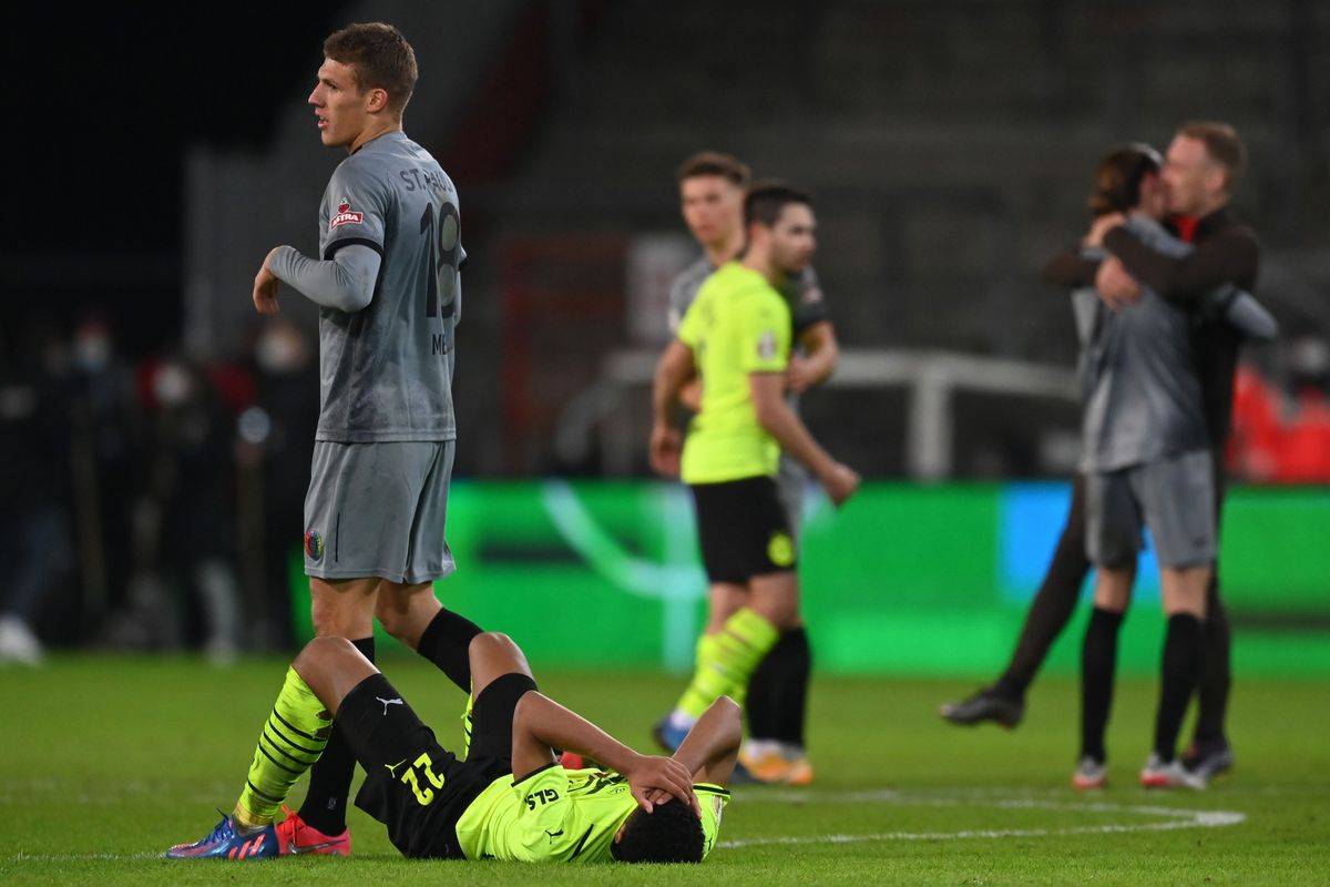 多特蒙德主场失利,德甲榜首位置变数加大 多特蒙德主场失利,德甲榜首位置变数加大