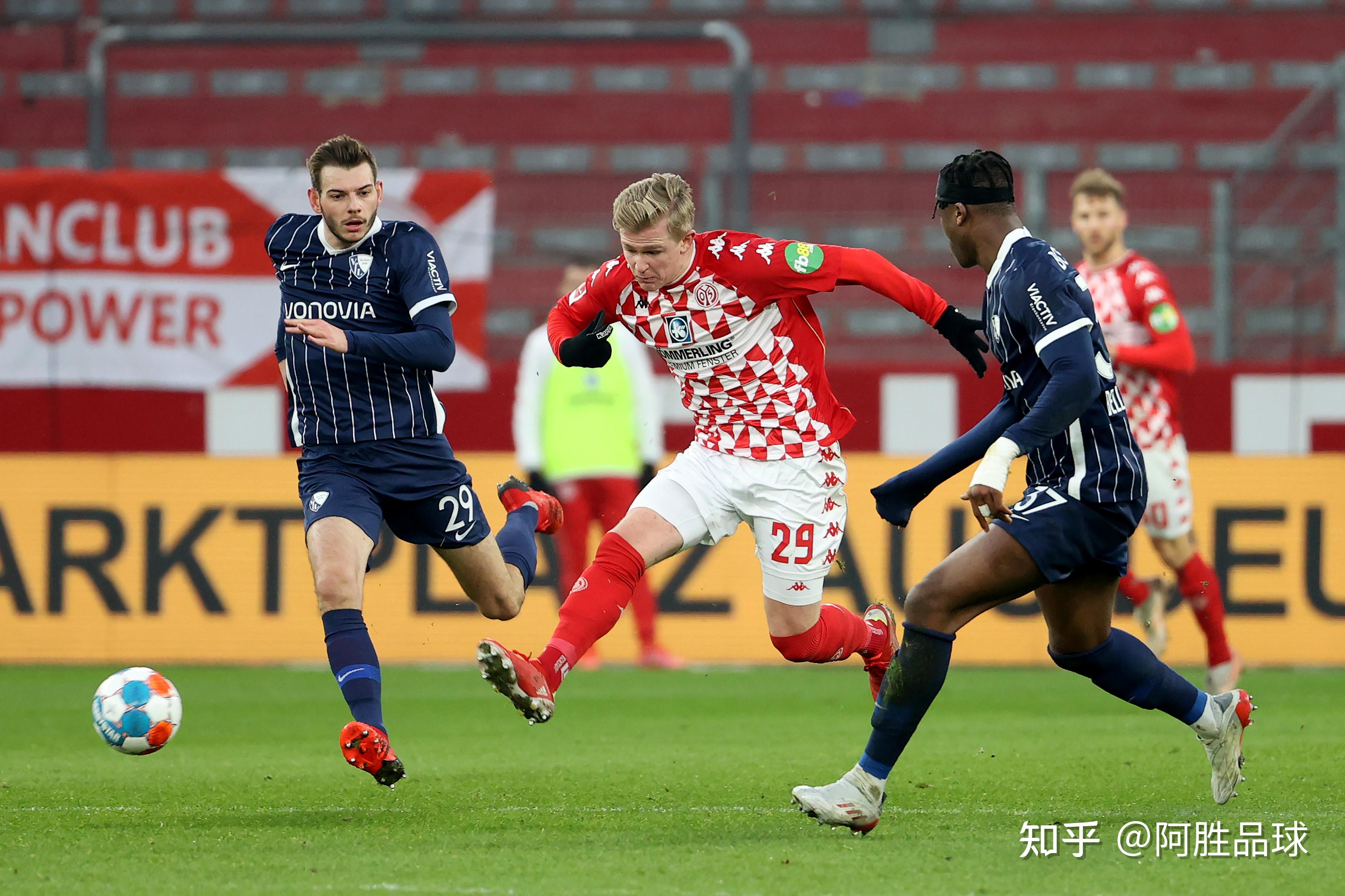 九游游戏-奥格斯堡客场逼平对手，继续保持不败之旅！