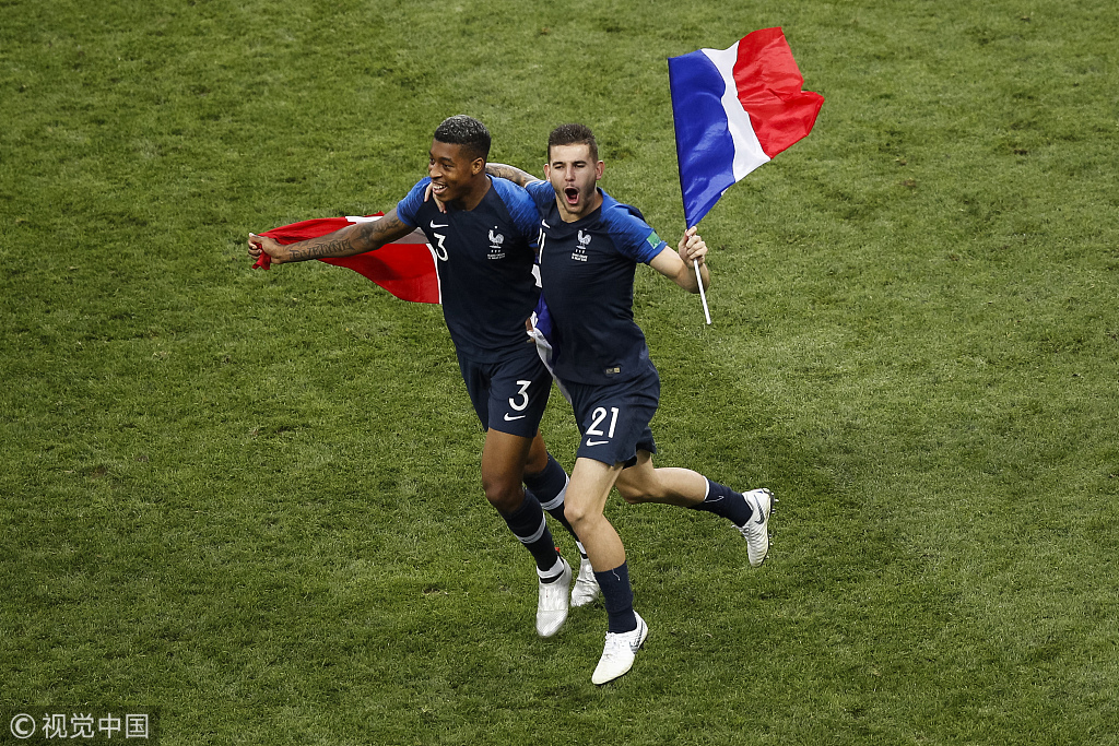 九游游戏-雷声大作！球场上的冲突险些引发战火