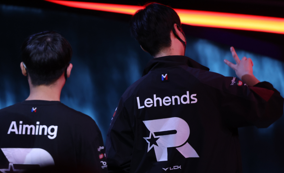 九游娱乐网页-HLE横扫V5，Clid团战一打五宿敌对决小组赛，技惊四座