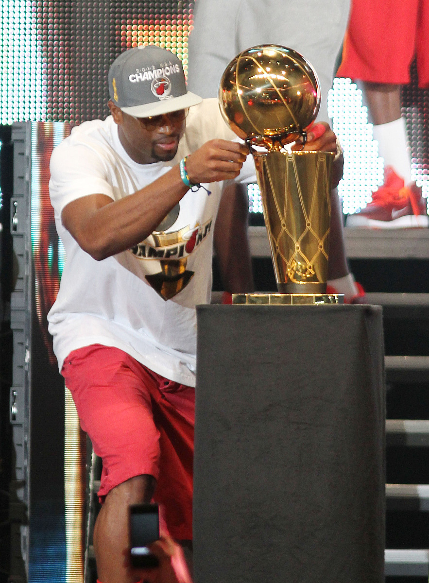 九游娱乐官方网站-快船球队凭借强大后卫组合击败湖人