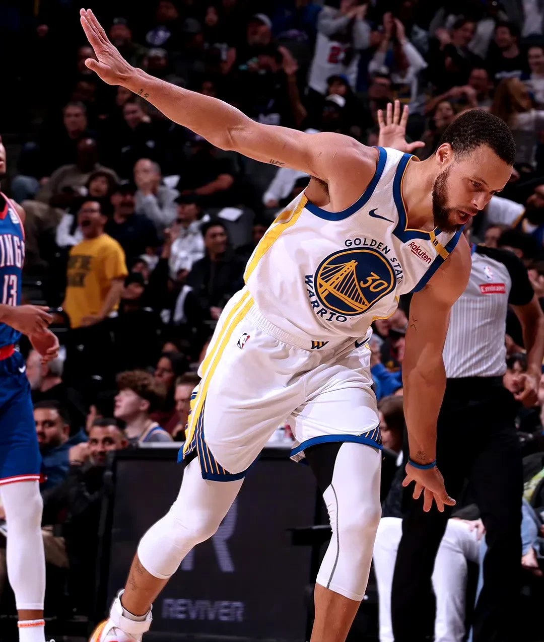 勇士大胜经典战再现,库里三节狂轰48分! 勇士大胜经典战再现,库里三节狂轰48分!