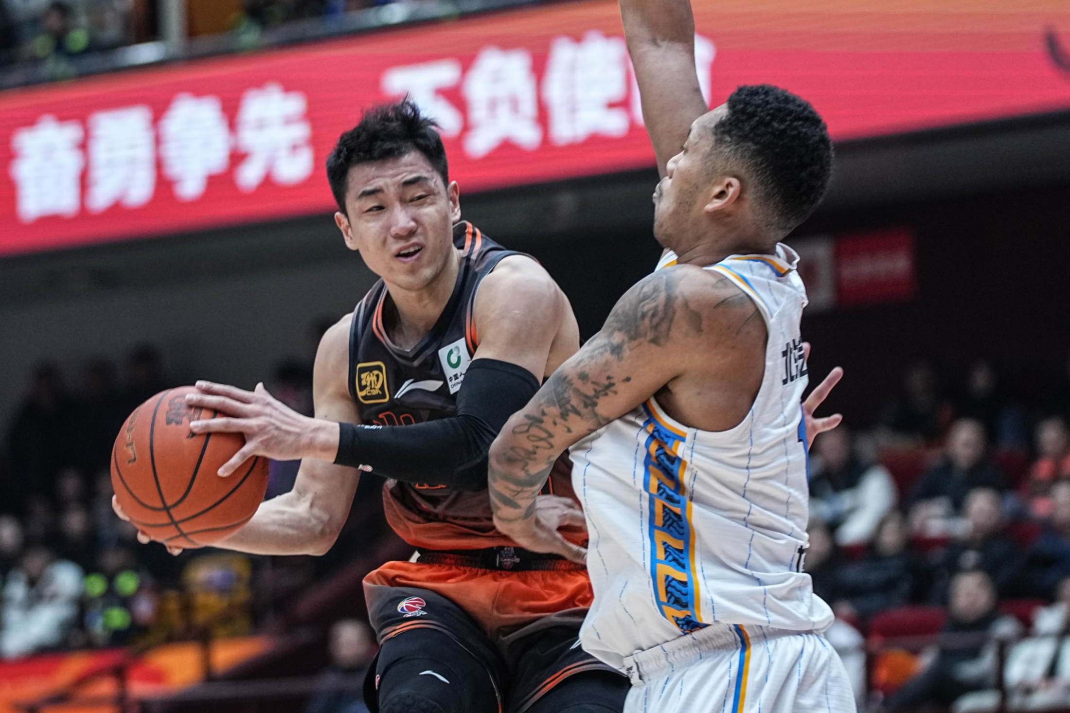 山东男篮力克广东队，取得胜利