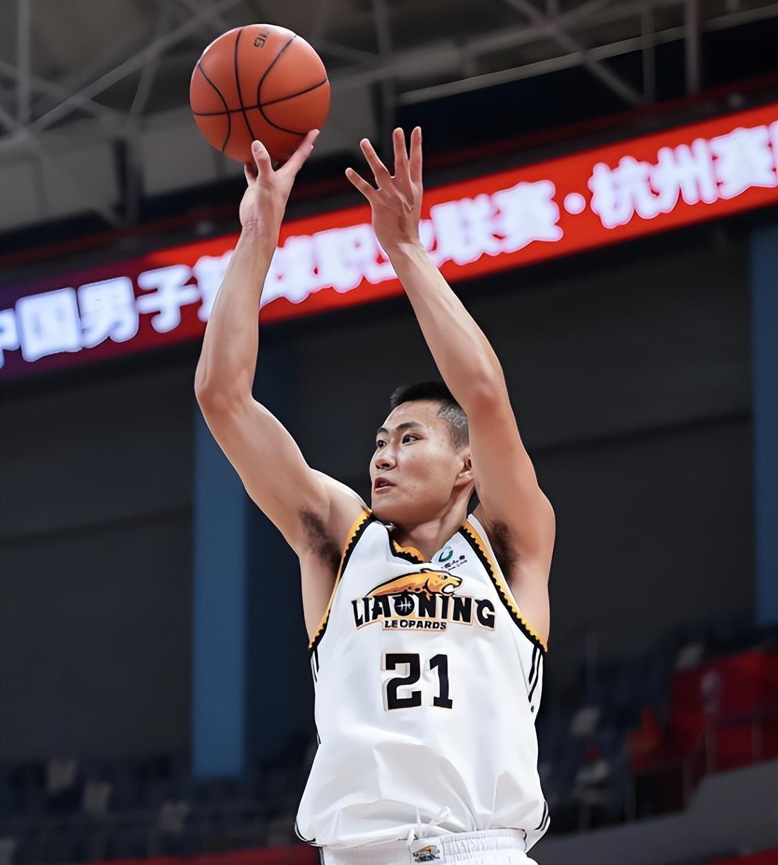 河南男篮气势如虹,势不可挡取得胜利 河南男篮气势如虹,势不可挡取得胜利