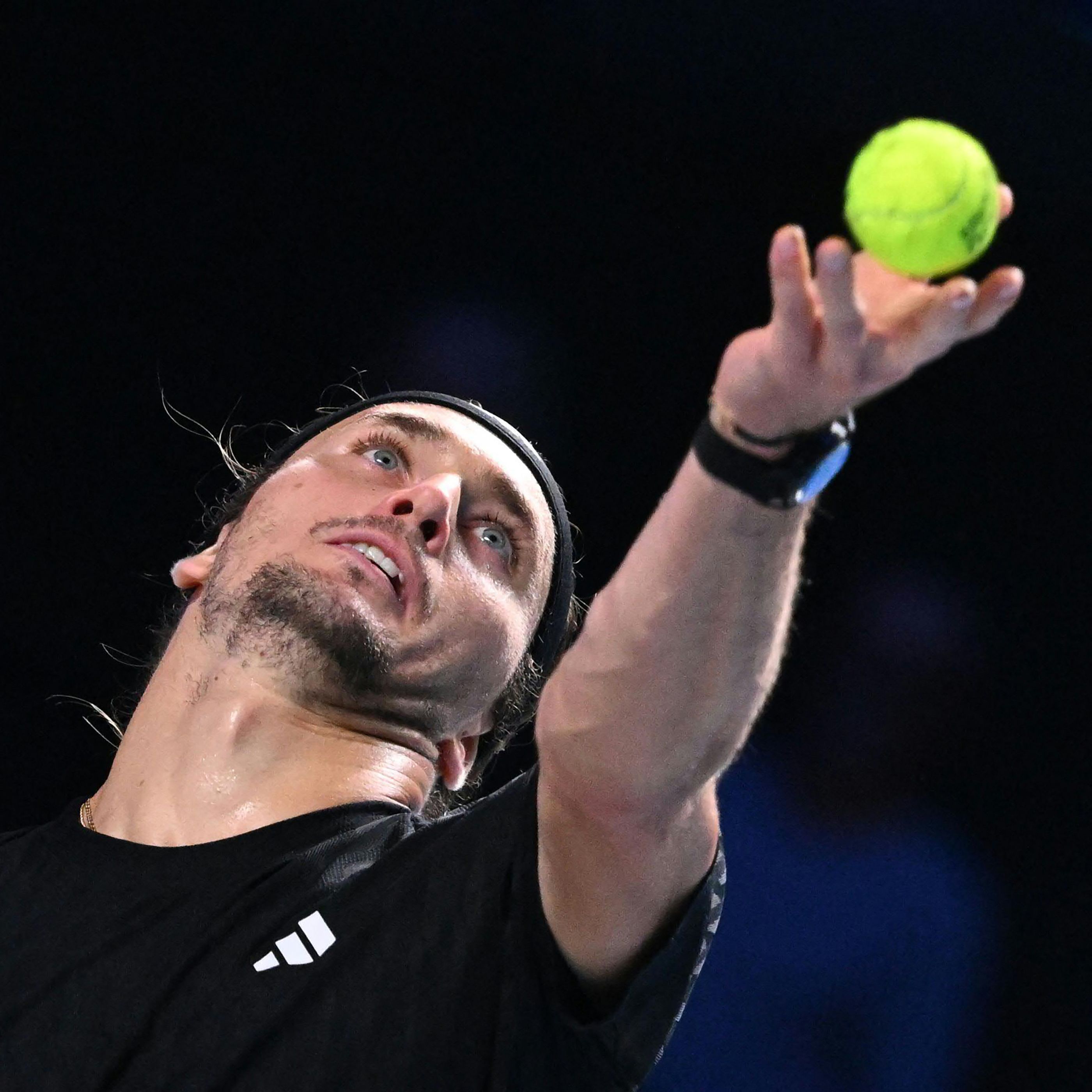 关于日本网球队力克法国网球队，兹维列夫送出助攻的信息